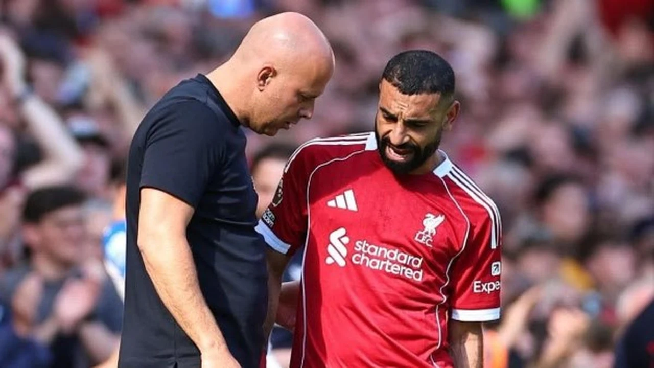 هناك أمر ما.. آرني سلوت يثير مخاوف الجماهير بعد إصابة صلاح أمام كريستال بالاس